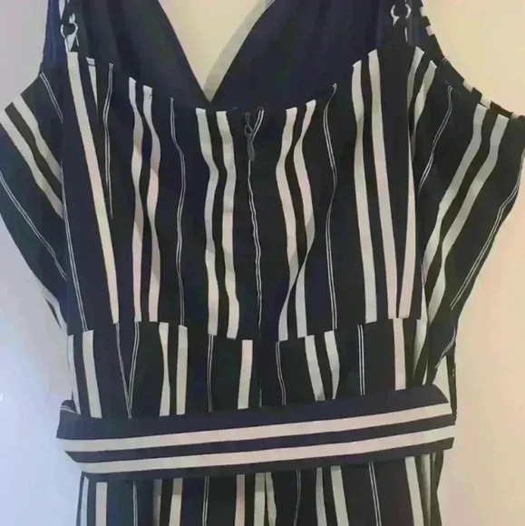 BRAND NEW!!! Womens jumpsuit navy and white stripes size large runs MEDIUM - Picture 7 of 9